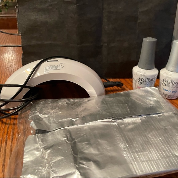 Gelish nail light foils 2 Gelish base/top coat products